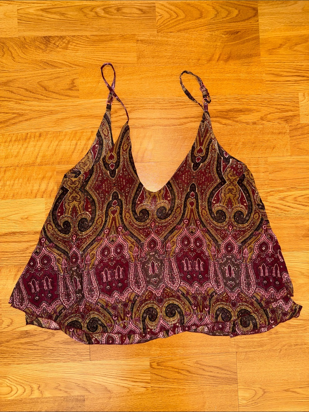 Tobi Paisley Print V-Neck Spaghetti Strap Tank Top - Burgundy